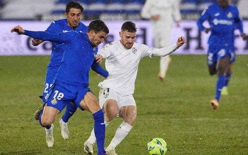 他的表现为 他的表现为